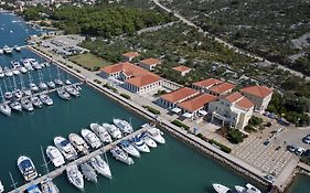 Apartment Aci Marina Cres